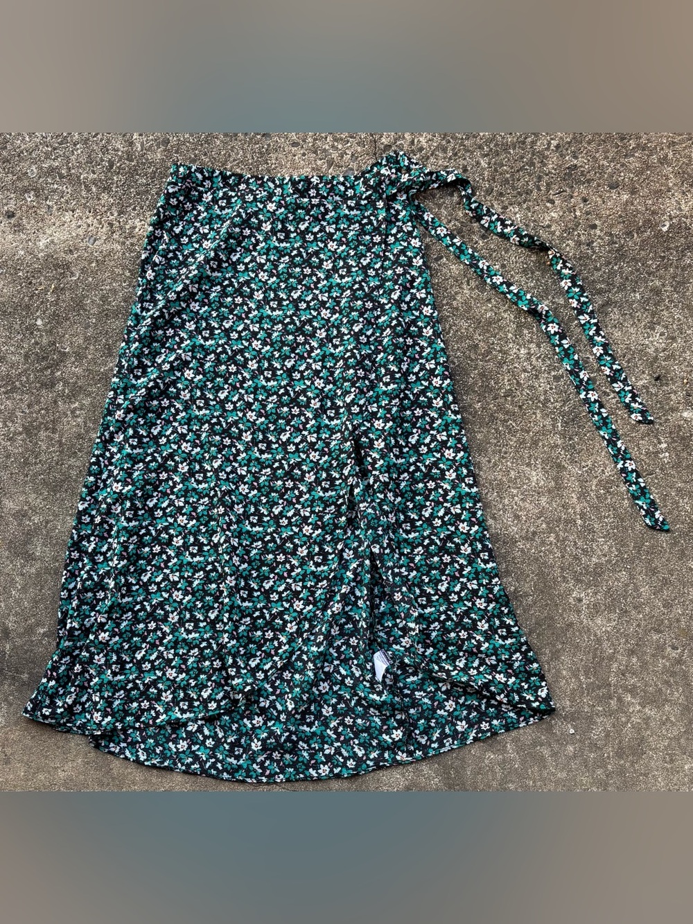Como Vintage Black Floral Wrap Midi Skirt with Teal Accents